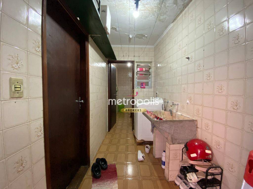 Sobrado à venda com 6 quartos, 270m² - Foto 52