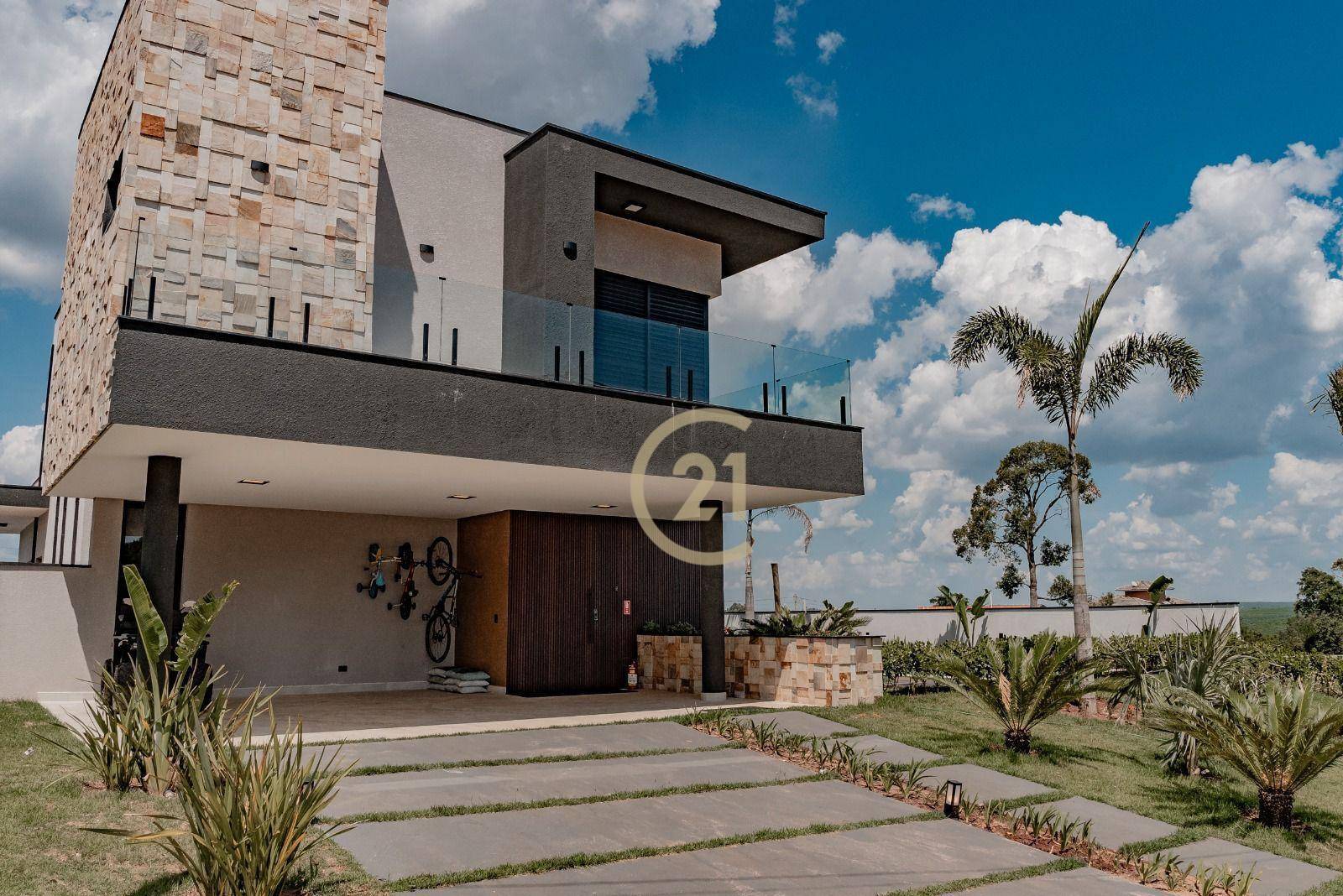 Sobrado à venda com 4 quartos, 309m² - Foto 1