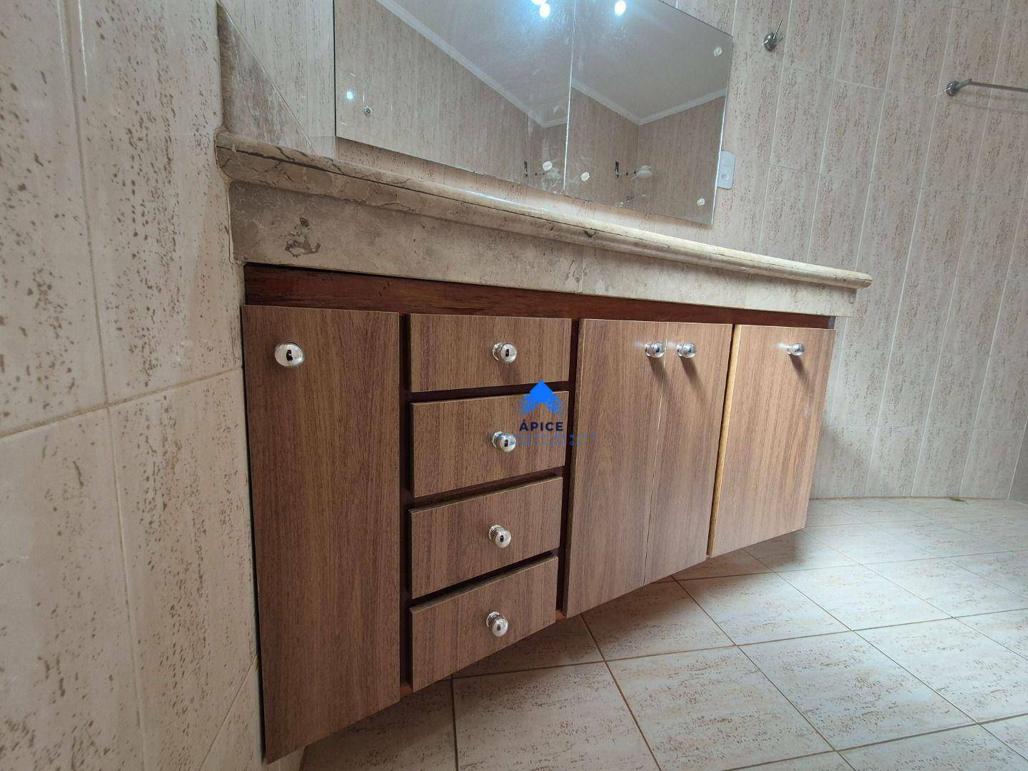 Casa para alugar com 3 quartos, 242M2 - Foto 19