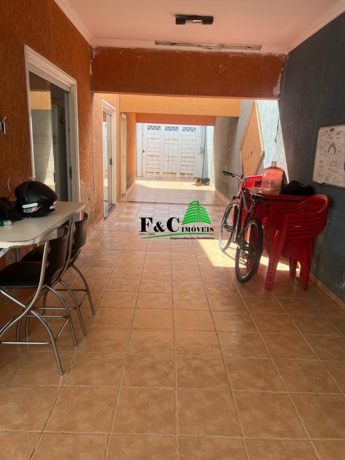 Casa à venda com 3 quartos, 250m² - Foto 1