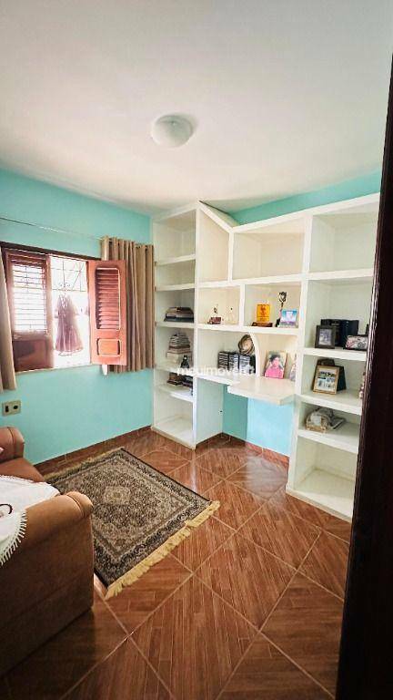 Casa à venda com 5 quartos, 200m² - Foto 12