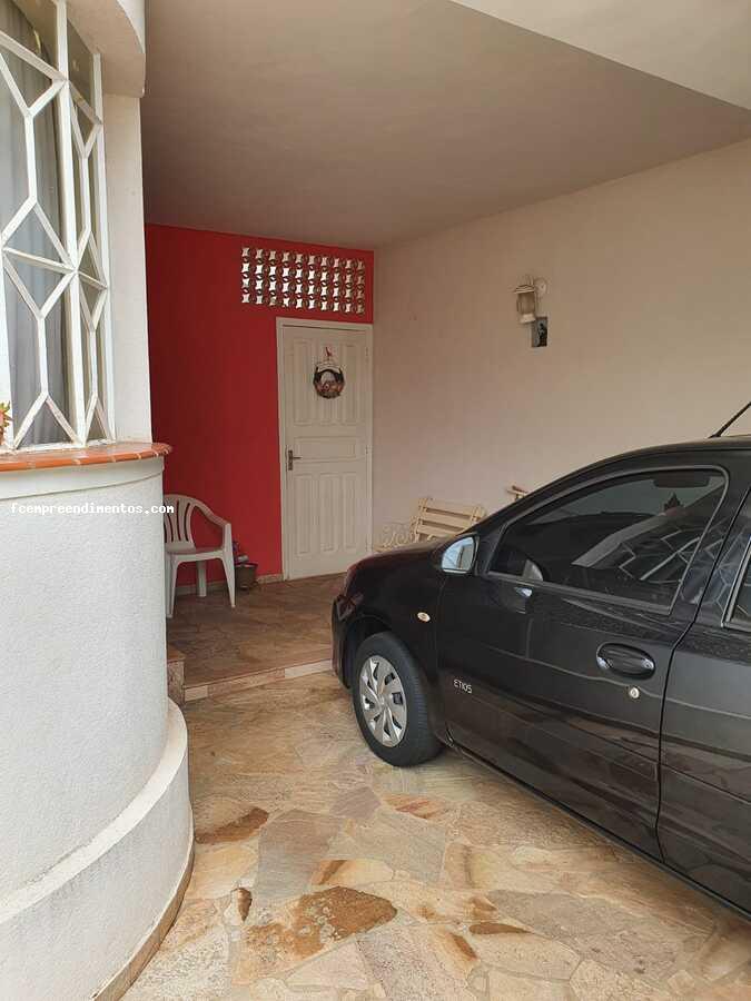 Casa à venda com 3 quartos, 298m² - Foto 3