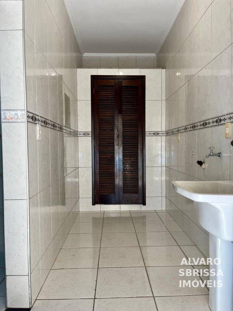 Casa à venda com 4 quartos, 246m² - Foto 28