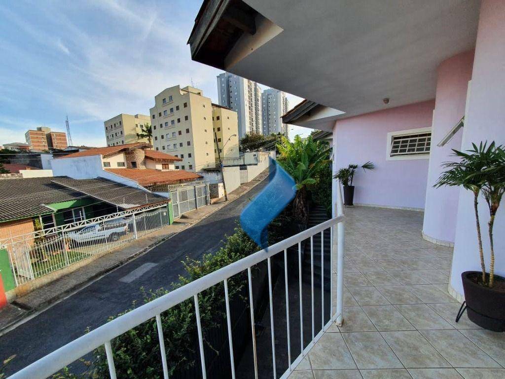 Casa à venda com 3 quartos, 228m² - Foto 4