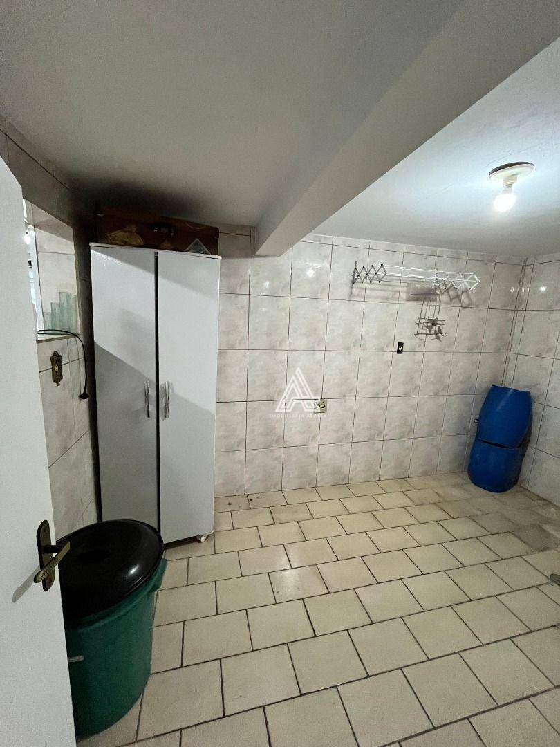 Sobrado para alugar com 3 quartos, 200m² - Foto 2