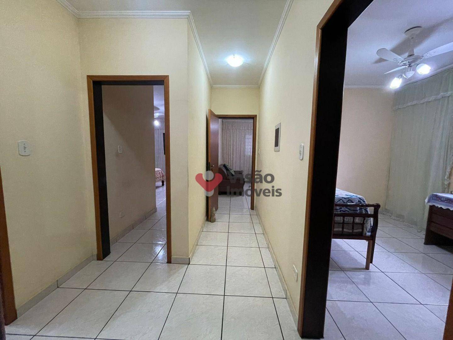 Casa à venda com 3 quartos, 218m² - Foto 4