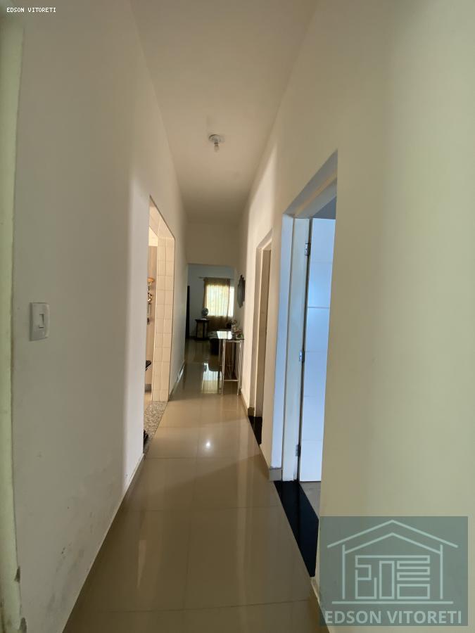 Casa para alugar com 3 quartos, 200m² - Foto 19