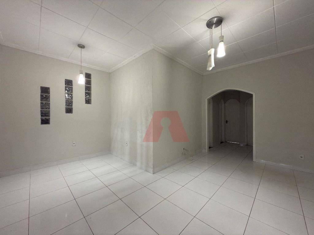 Casa de Condomínio para alugar com 2 quartos, 250m² - Foto 4