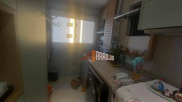 Apartamento à venda com 3 quartos, 70m² - Foto 4