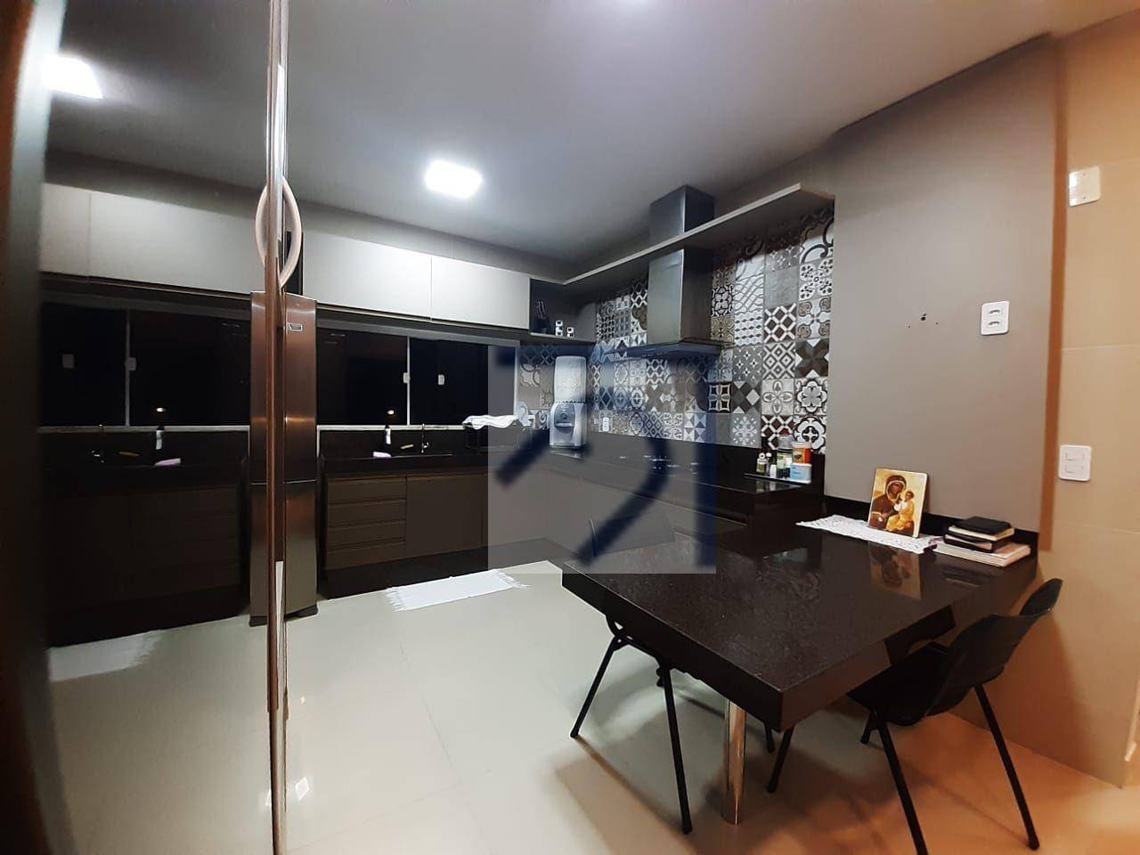 Casa de Condomínio à venda com 4 quartos, 207m² - Foto 19