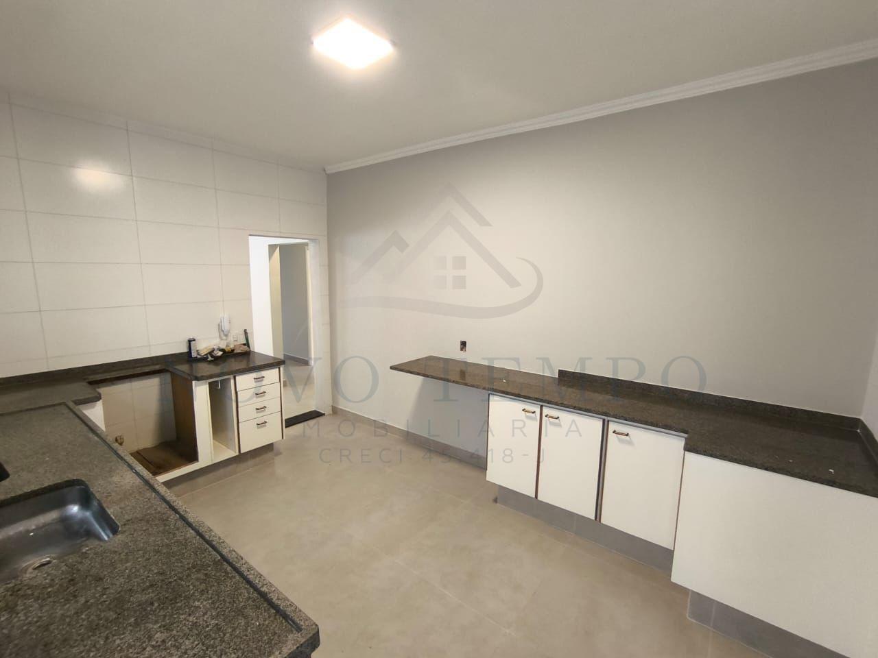 Casa à venda com 4 quartos, 174m² - Foto 3