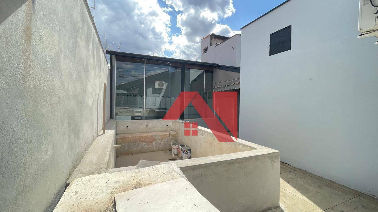 Casa à venda com 4 quartos, 177m² - Foto 8