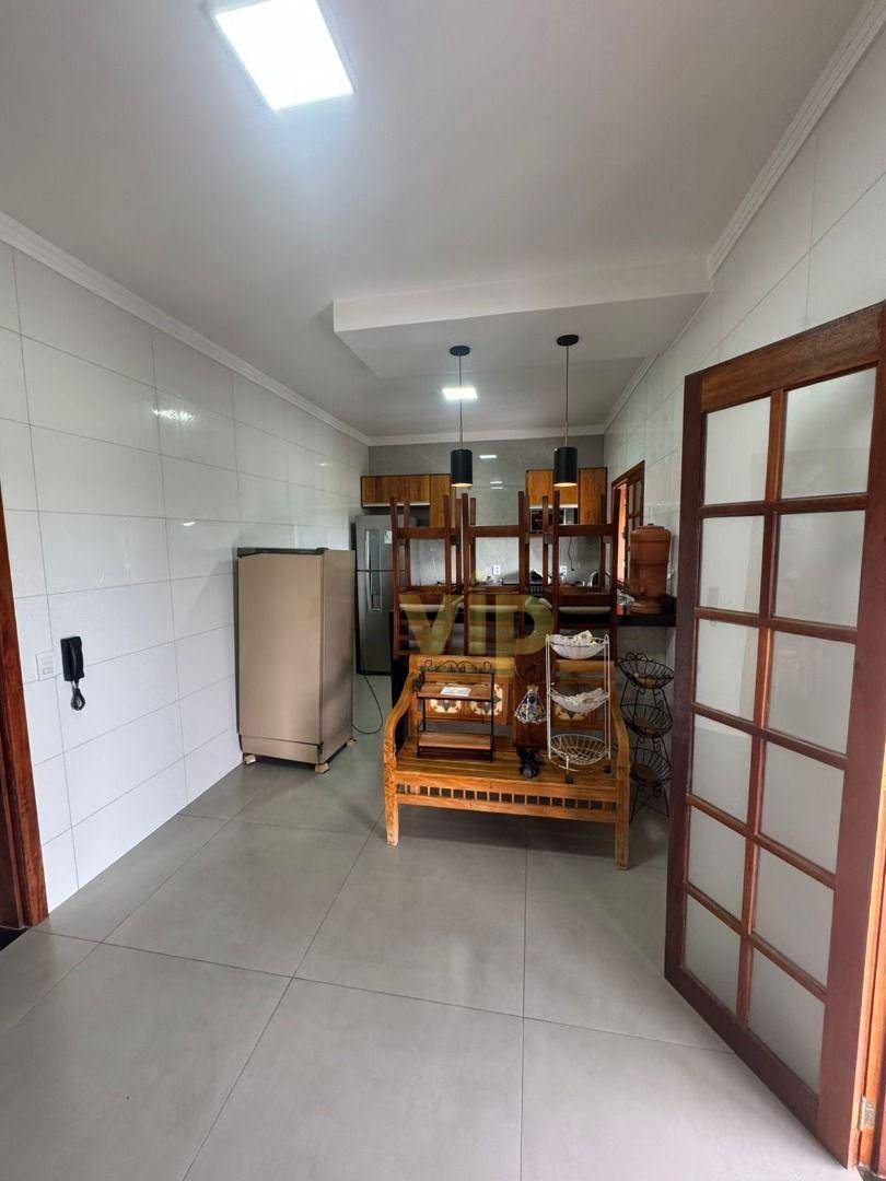 Casa à venda com 3 quartos, 250m² - Foto 17