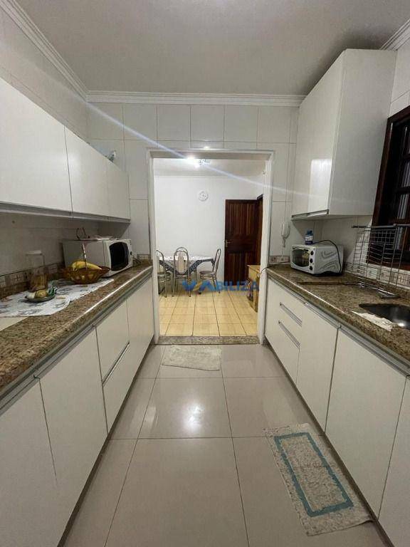 Sobrado à venda com 4 quartos, 200m² - Foto 4