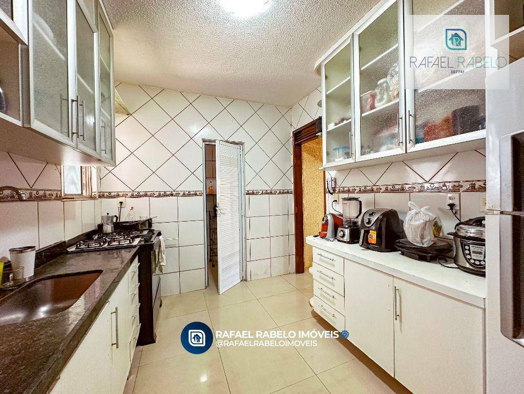 Casa à venda com 5 quartos, 326m² - Foto 11