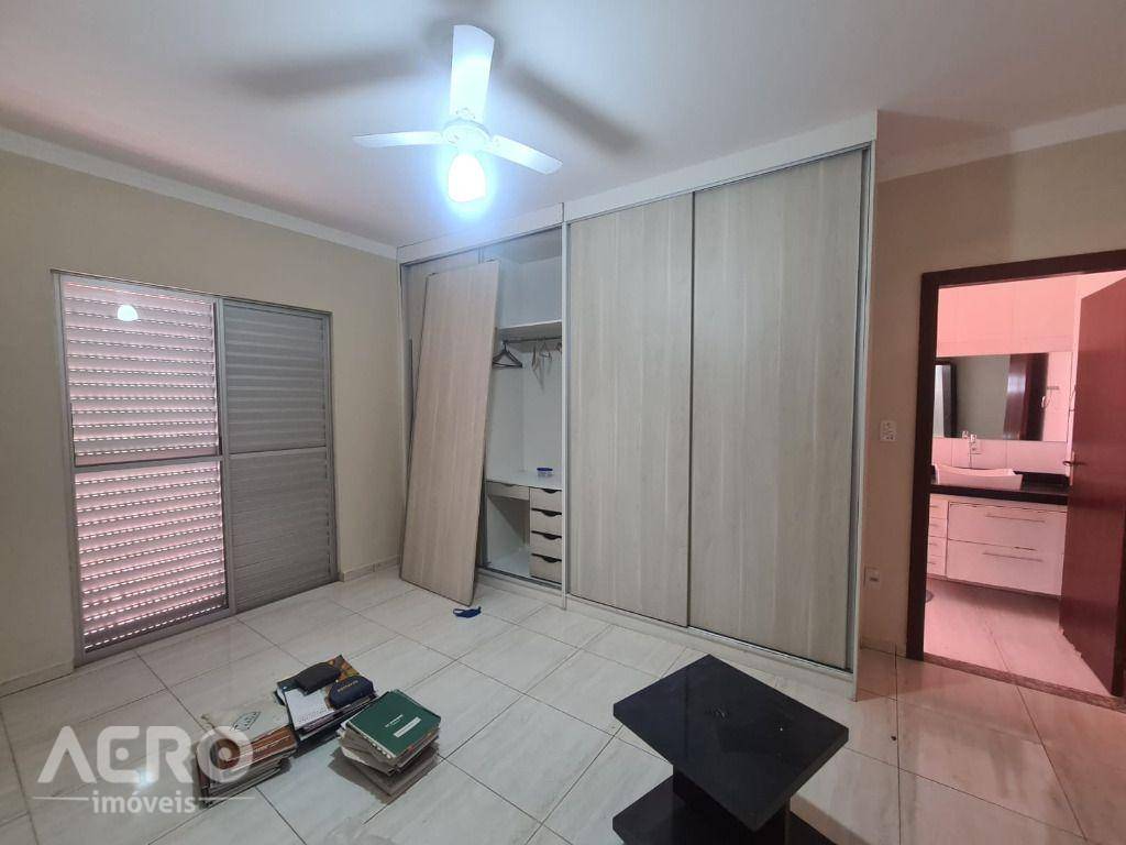 Casa à venda com 3 quartos, 220m² - Foto 5