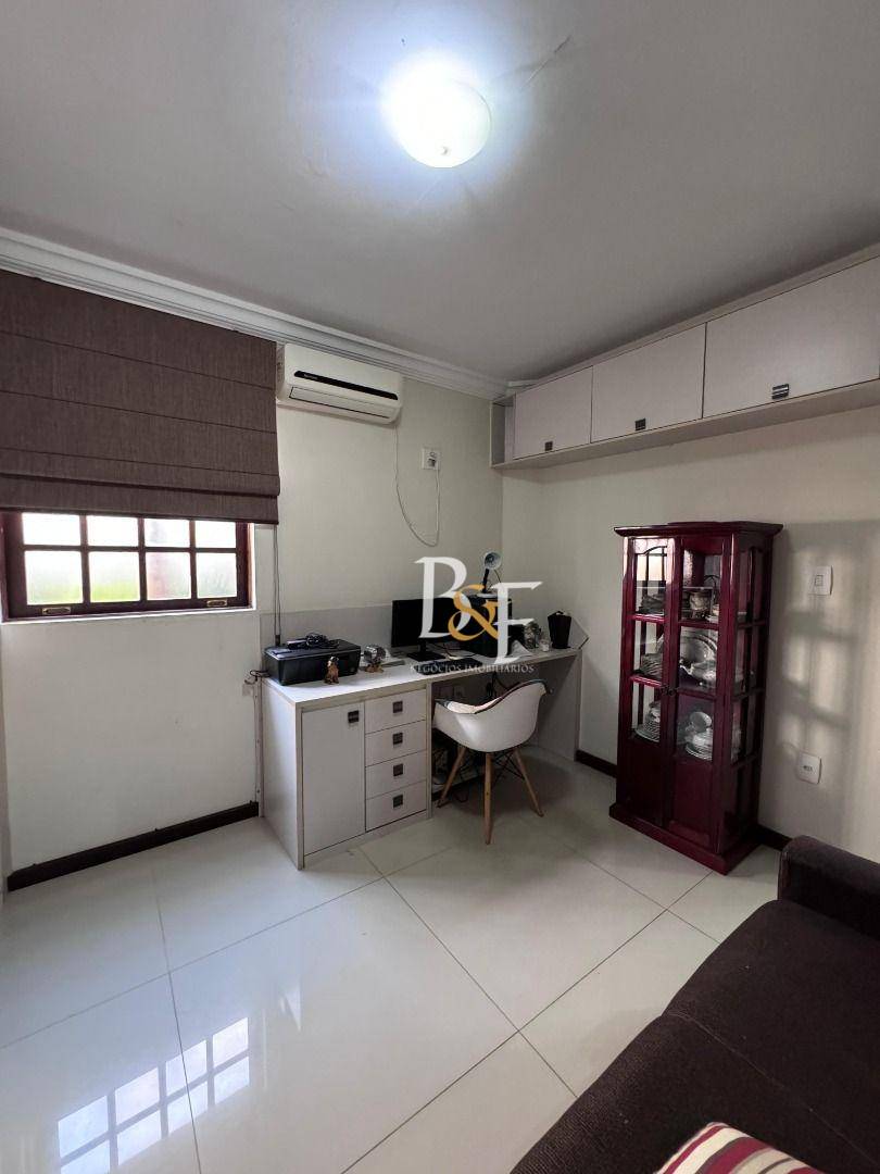 Casa de Condomínio à venda com 4 quartos, 250m² - Foto 15