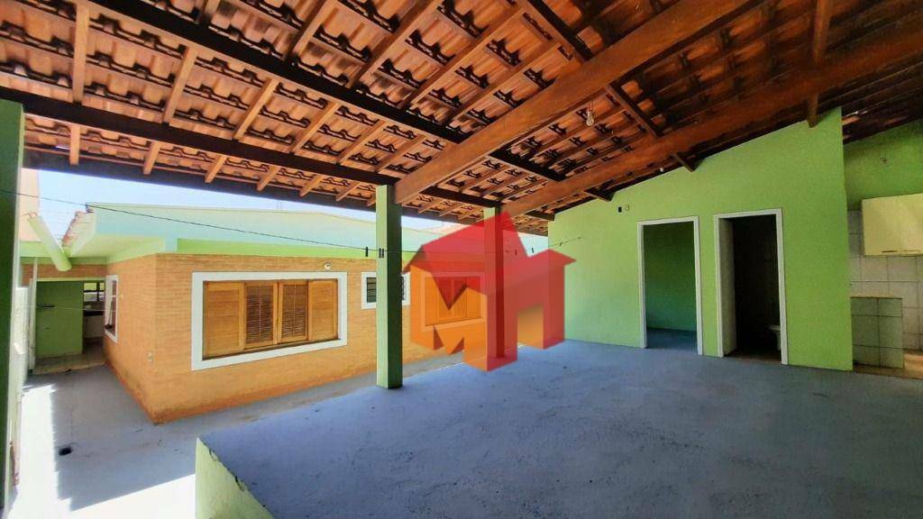 Casa à venda com 4 quartos, 150m² - Foto 2