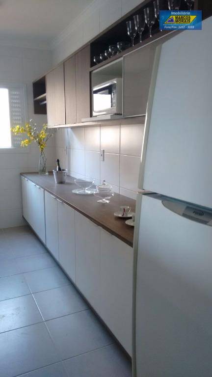 Apartamento à venda com 2 quartos, 68m² - Foto 7