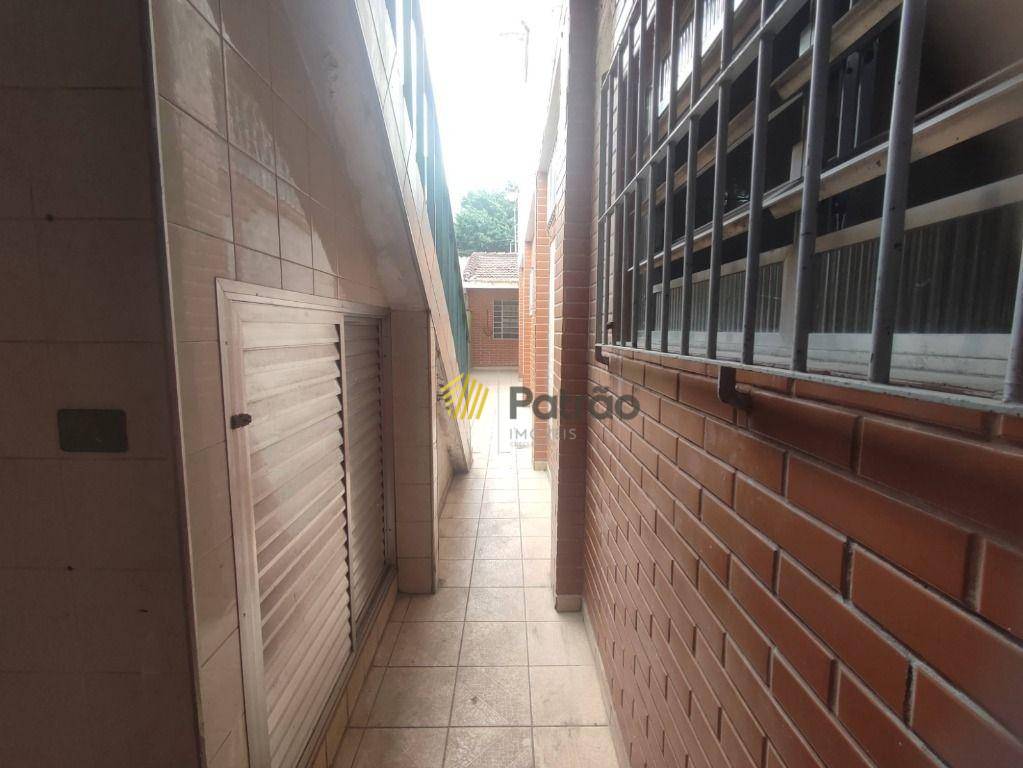 Sobrado para alugar com 4 quartos, 236m² - Foto 1