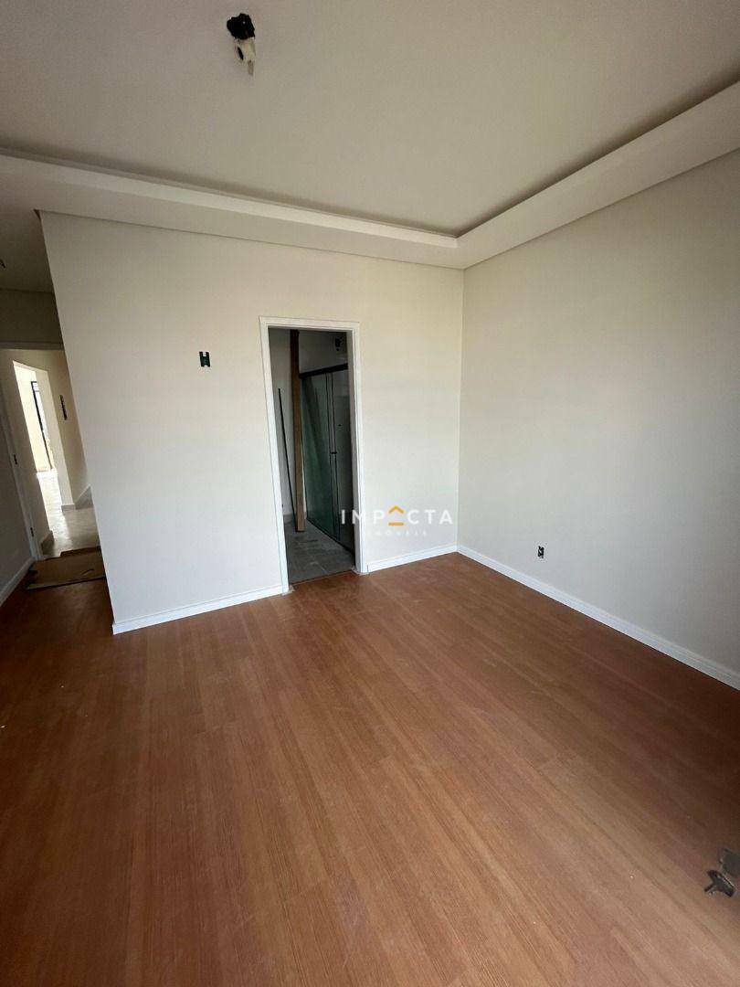 Casa à venda com 3 quartos, 300m² - Foto 3