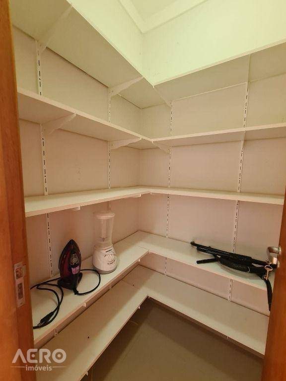 Casa de Condomínio à venda e aluguel com 3 quartos, 210m² - Foto 19