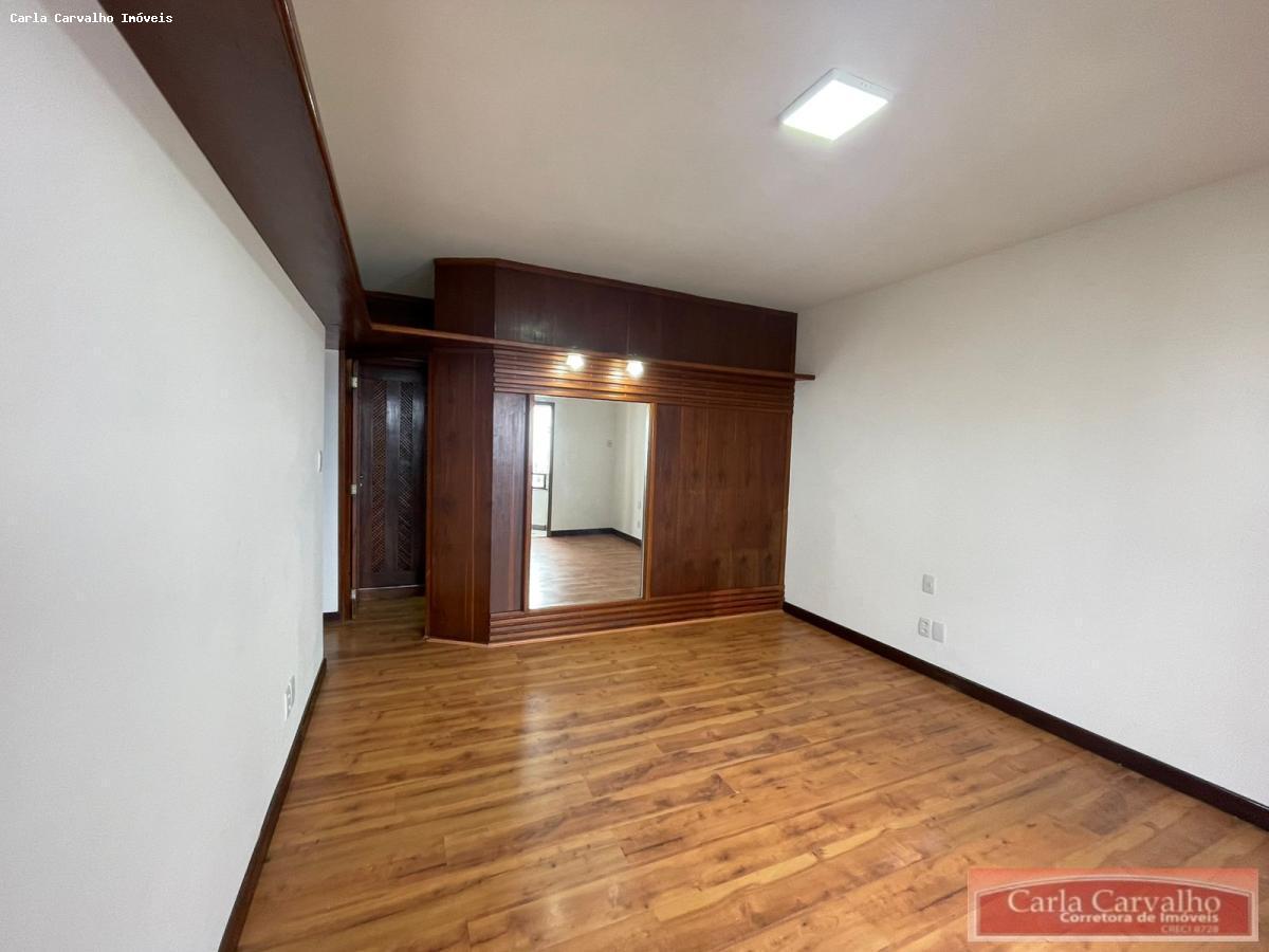 Apartamento à venda com 4 quartos, 242m² - Foto 2