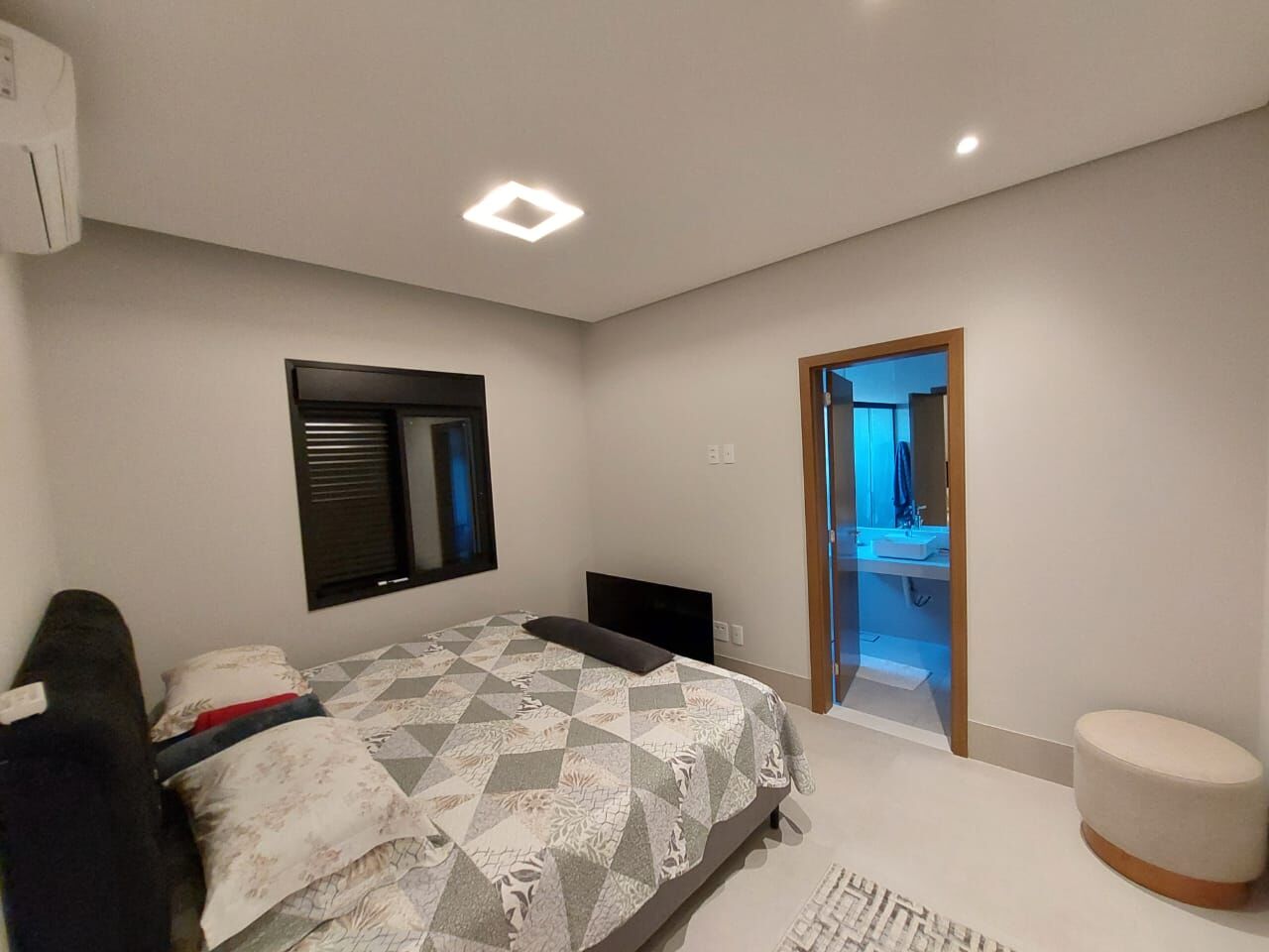 Casa para alugar com 3 quartos, 230m² - Foto 14