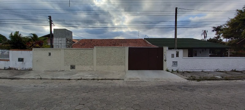 Casa à venda com 2 quartos, 120m² - Foto 1