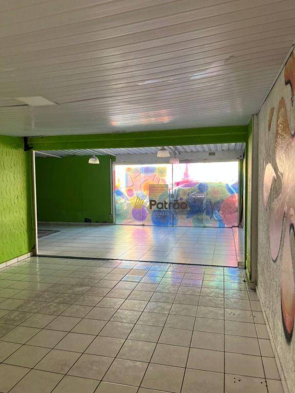 Casa para alugar com 3 quartos, 420m² - Foto 1