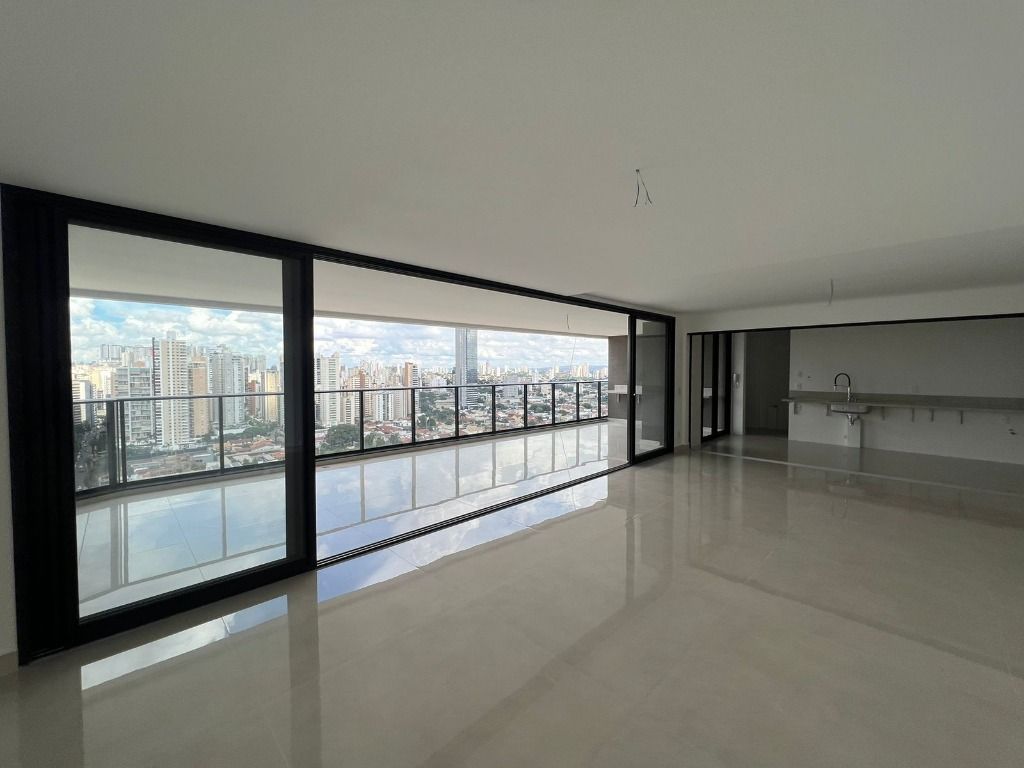 Apartamento à venda com 4 quartos, 261m² - Foto 1