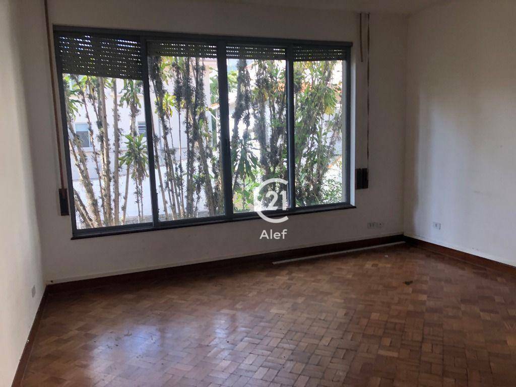 Casa para alugar com 6 quartos, 400m² - Foto 13