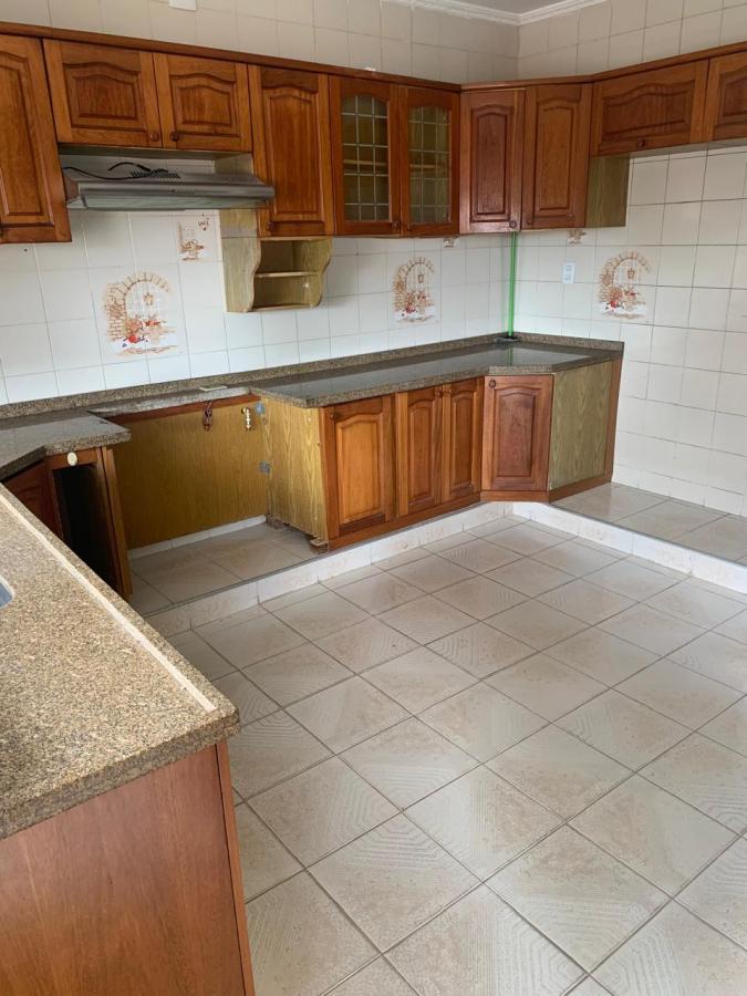 Casa para alugar com 3 quartos, 250m² - Foto 9