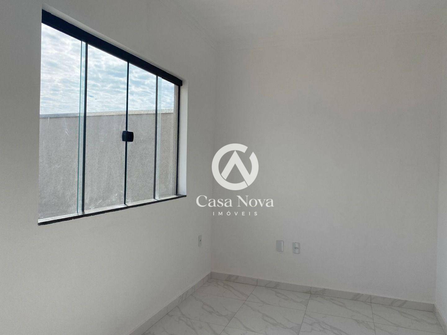 Casa à venda com 2 quartos, 68m² - Foto 2