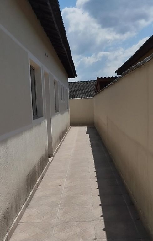 Casa à venda com 2 quartos, 90m² - Foto 1