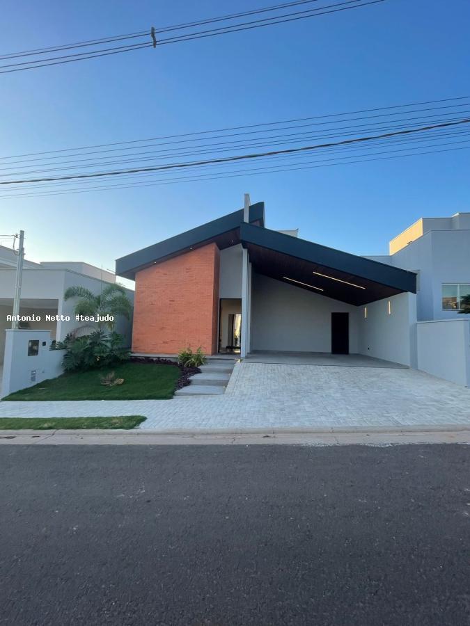 Casa de Condomínio à venda com 3 quartos, 260m² - Foto 2