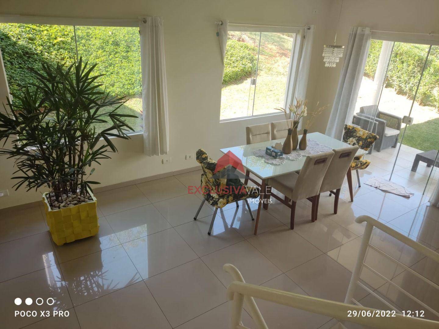 Casa de Condomínio à venda com 3 quartos, 300m² - Foto 1