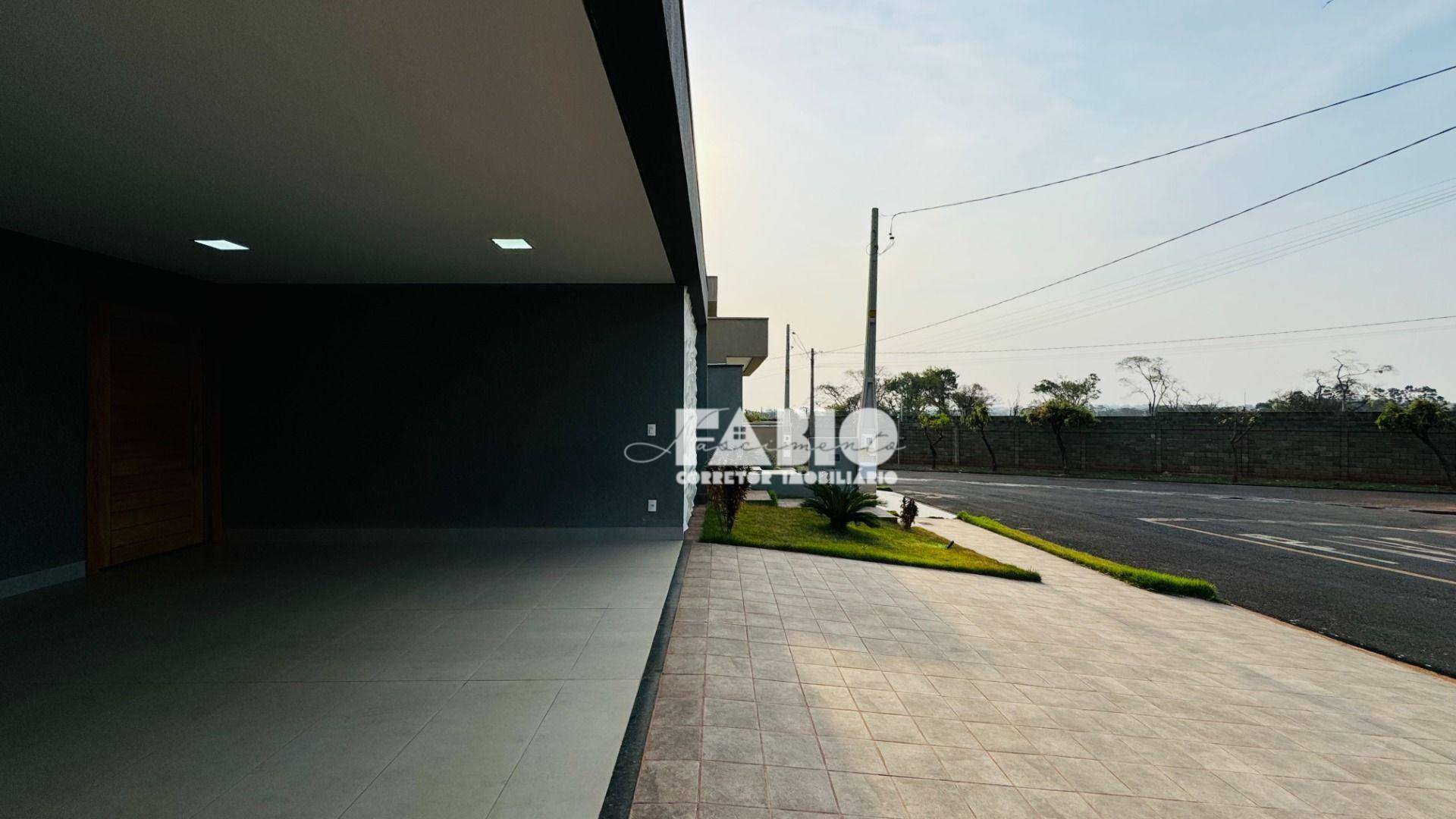 Casa de Condomínio à venda com 3 quartos, 226m² - Foto 4