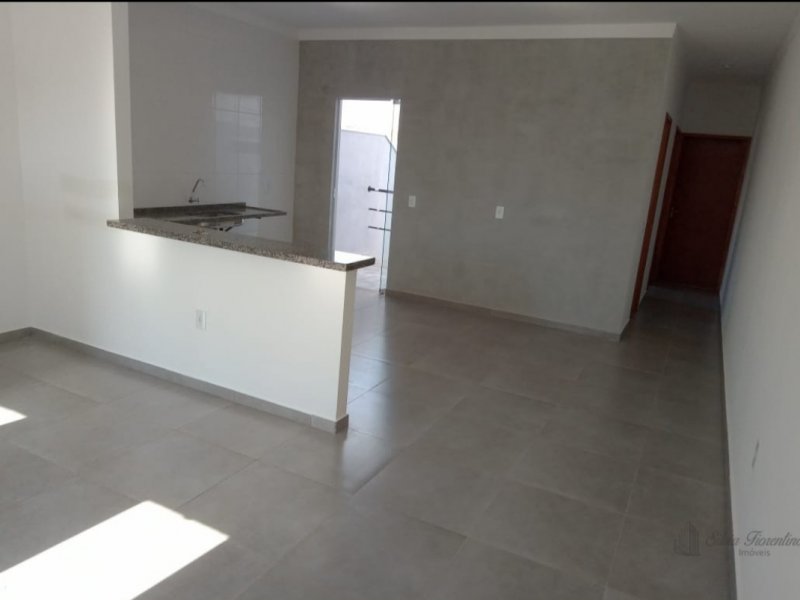 Casa à venda com 2 quartos, 80m² - Foto 3