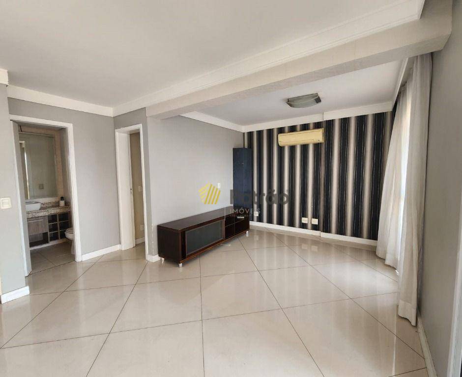 Apartamento à venda com 3 quartos, 106m² - Foto 3