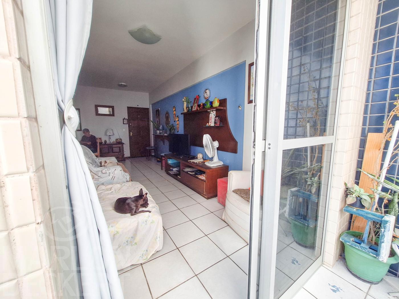 Apartamento à venda com 2 quartos, 70m² - Foto 5