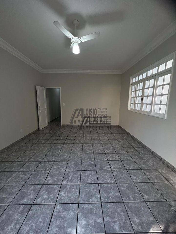 Casa à venda com 4 quartos, 180m² - Foto 16