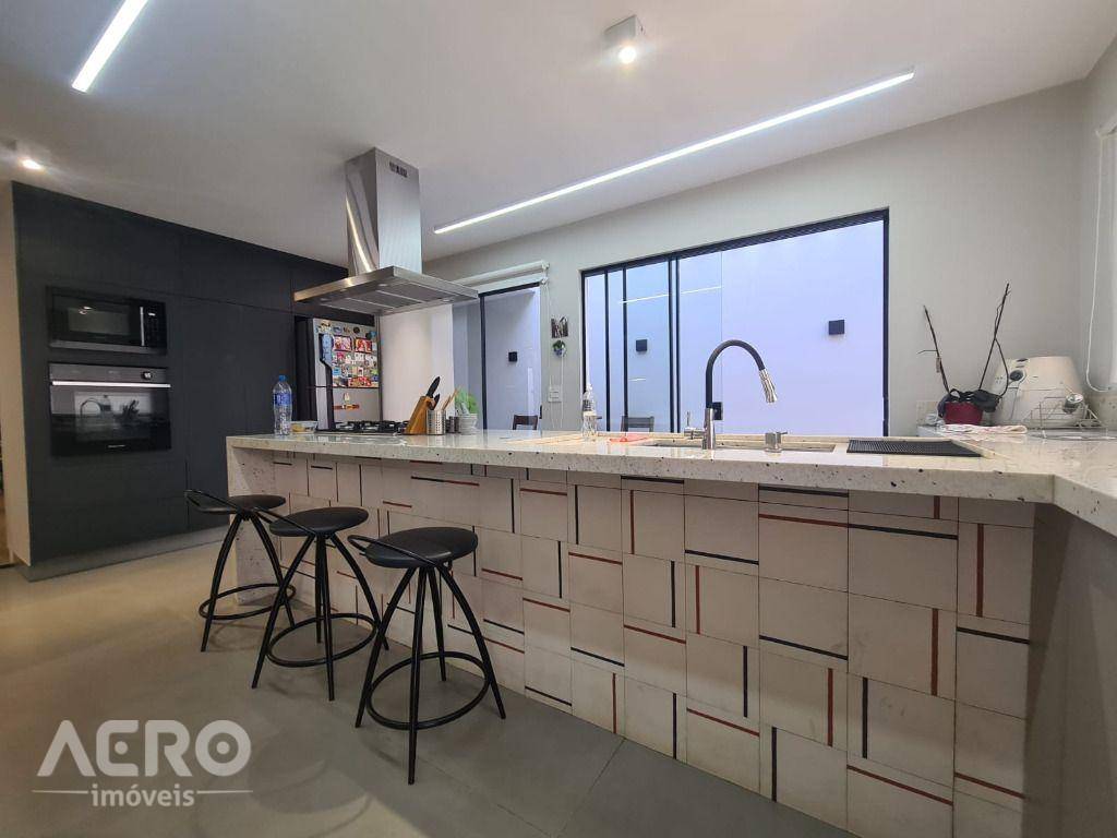 Casa à venda com 3 quartos, 252m² - Foto 15