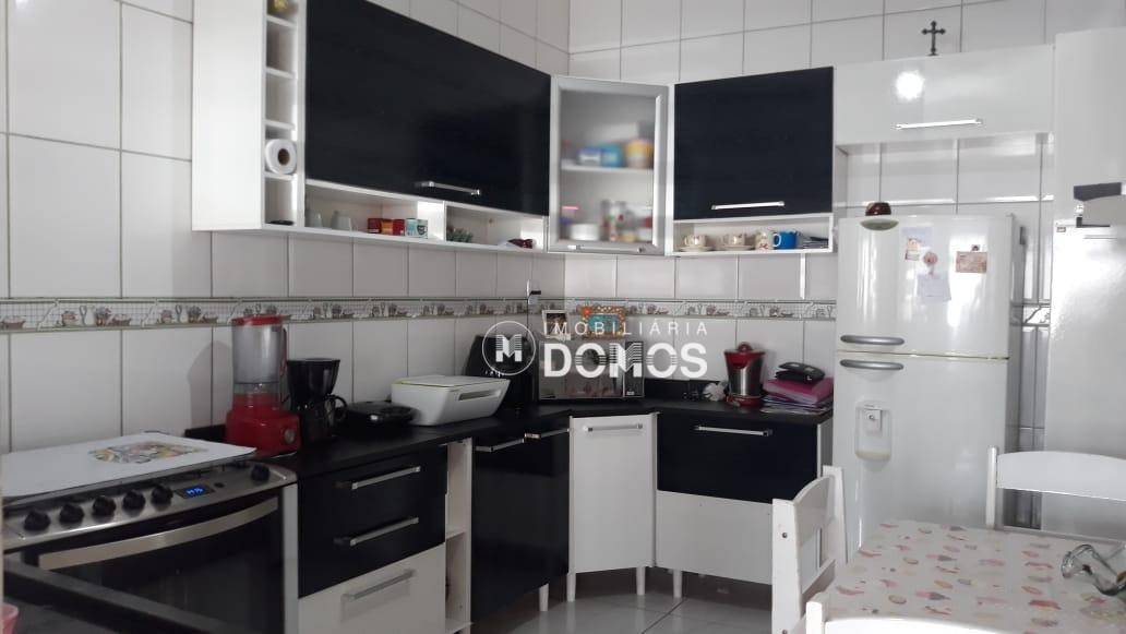 Casa à venda com 2 quartos, 168m² - Foto 5