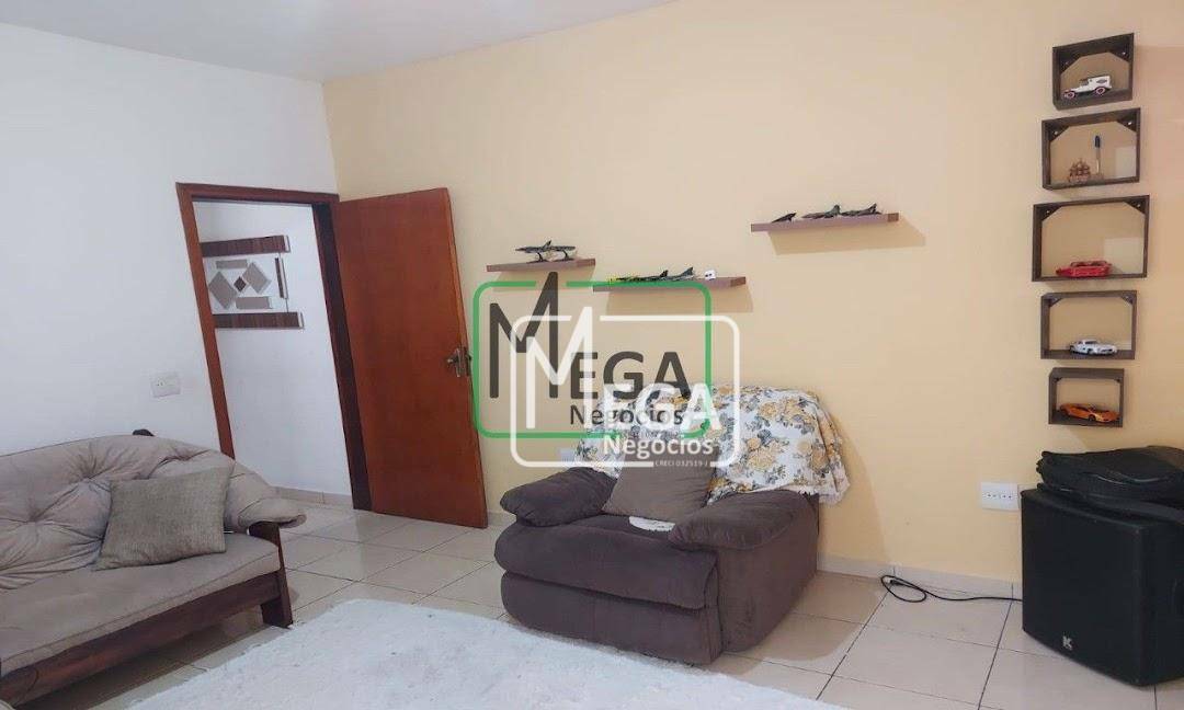 Casa à venda com 4 quartos, 200m² - Foto 2