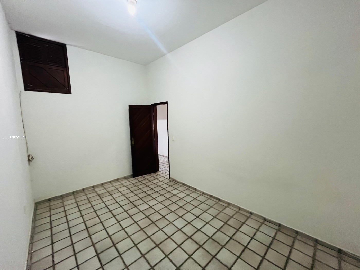 Casa à venda com 9 quartos, 180m² - Foto 13