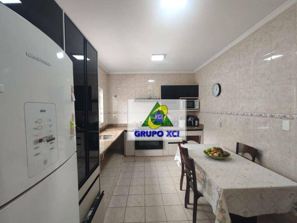 Casa à venda com 3 quartos, 240m² - Foto 19