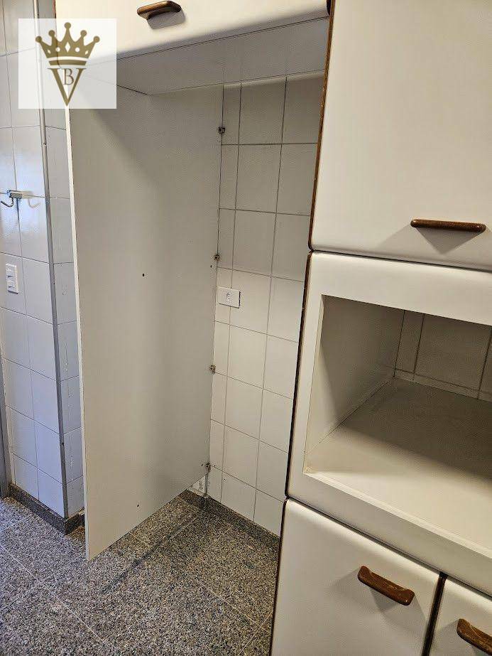 Apartamento para alugar com 3 quartos, 175m² - Foto 10