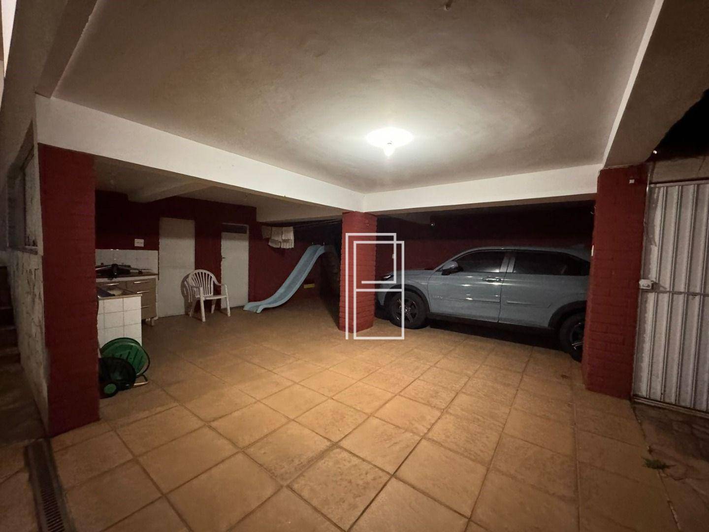 Casa à venda com 3 quartos, 300m² - Foto 9