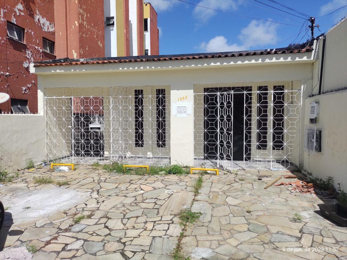 Casa para alugar com 4 quartos, 247m² - Foto 2